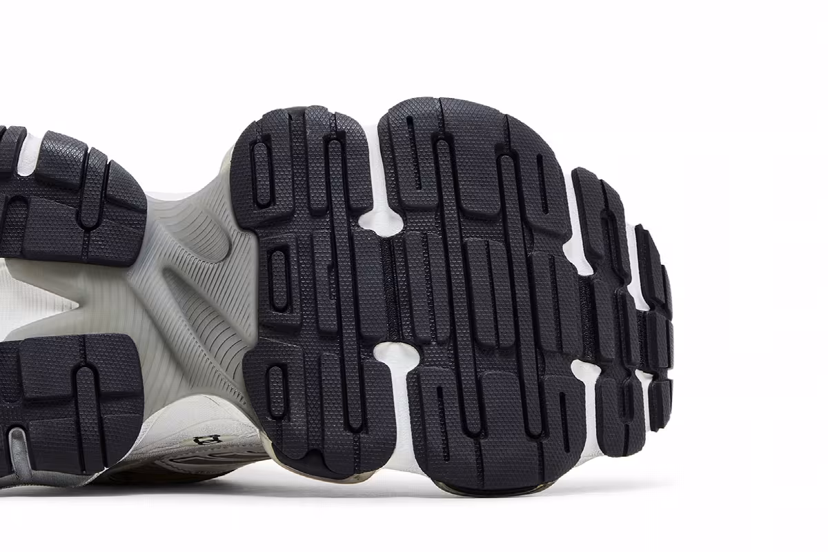 Balenciaga Cargo Sneaker Worn-Out - White Black, view 6