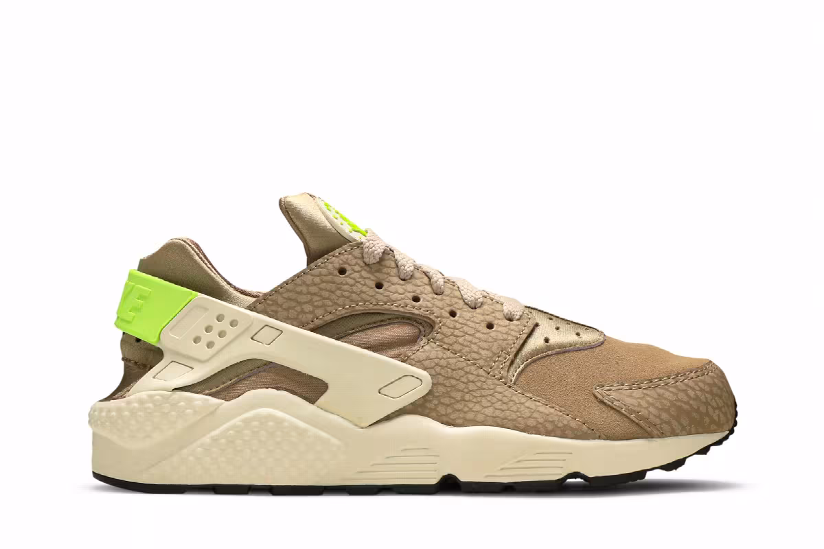 Nike Air Huarache Premium Desert Camo, view 2
