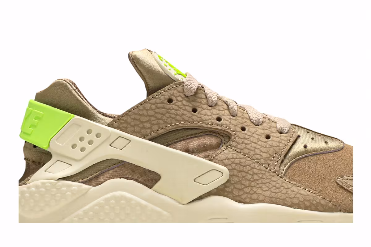 Nike Air Huarache Premium Desert Camo, view 3