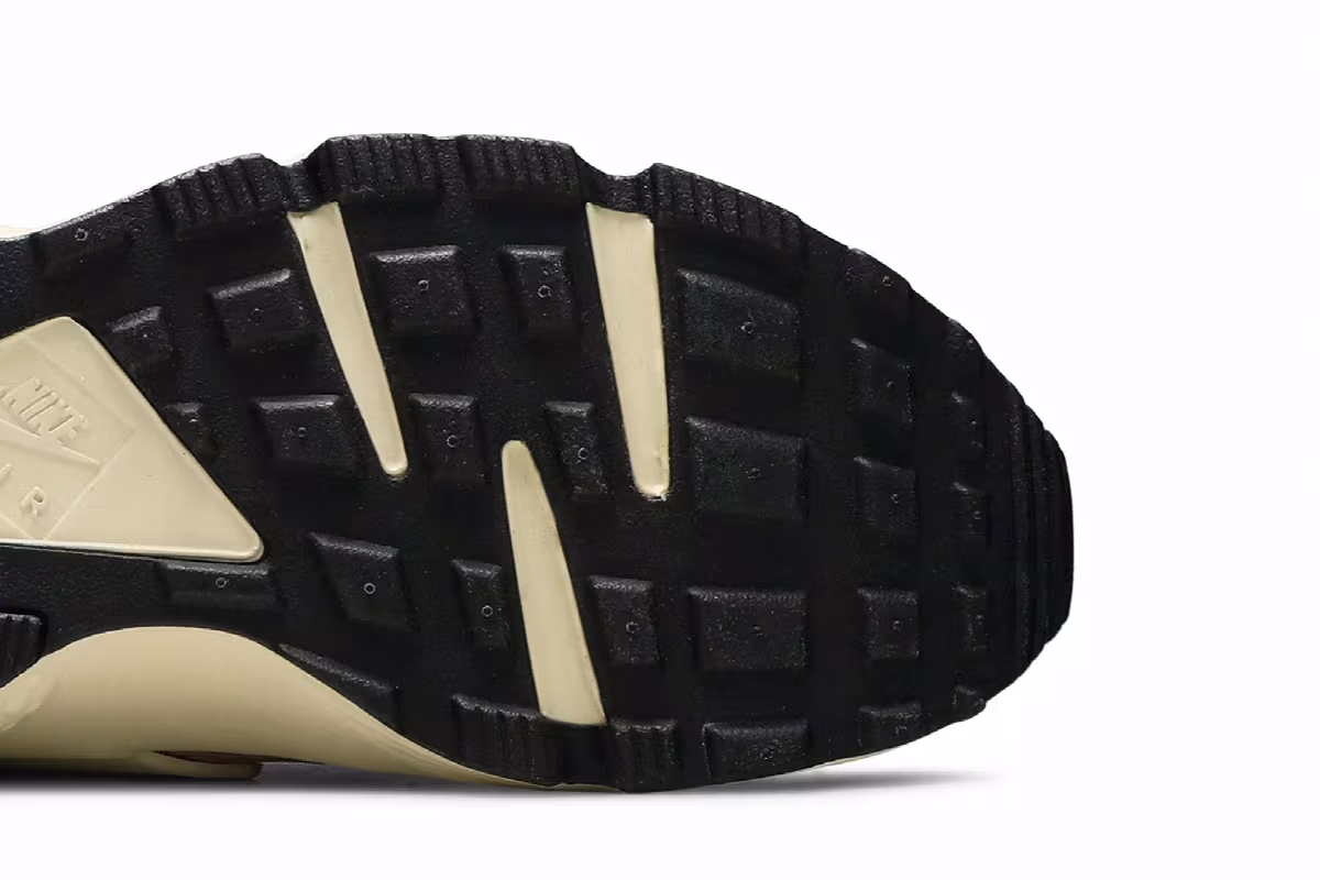 Nike Air Huarache Premium Desert Camo, view 6