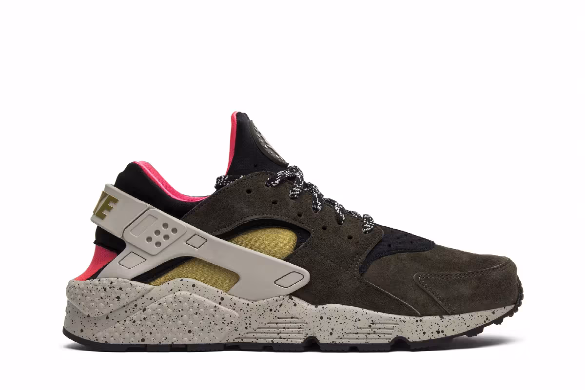 Nike Air Huarache Premium Desert Moss, view 2