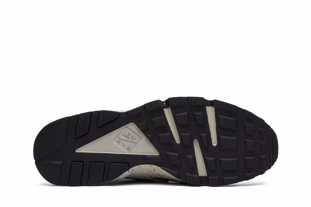 Nike Air Huarache Premium Desert Moss, view 5