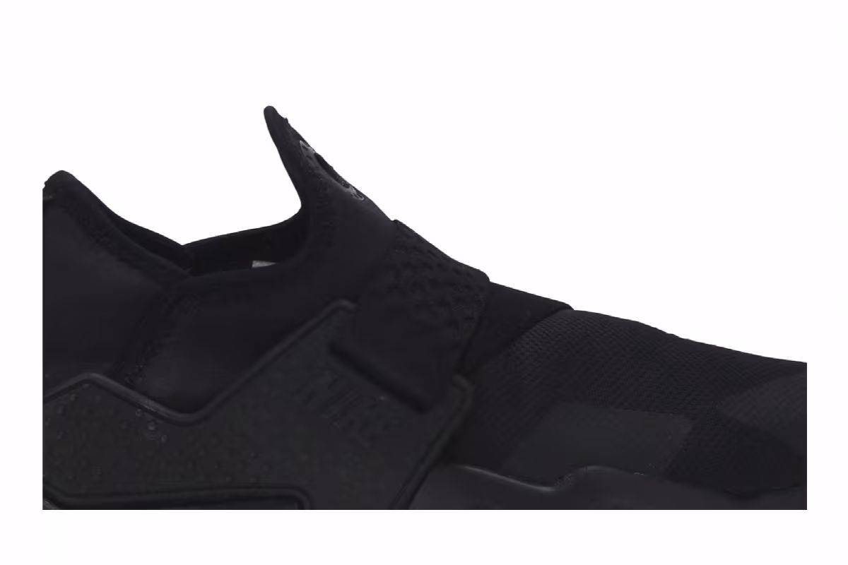 Nike Huarache Extreme GS Triple Black, view 3