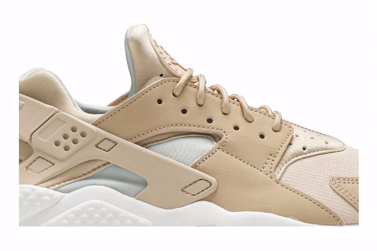 Nike Women's Huarache Run Bio Beige, view 3