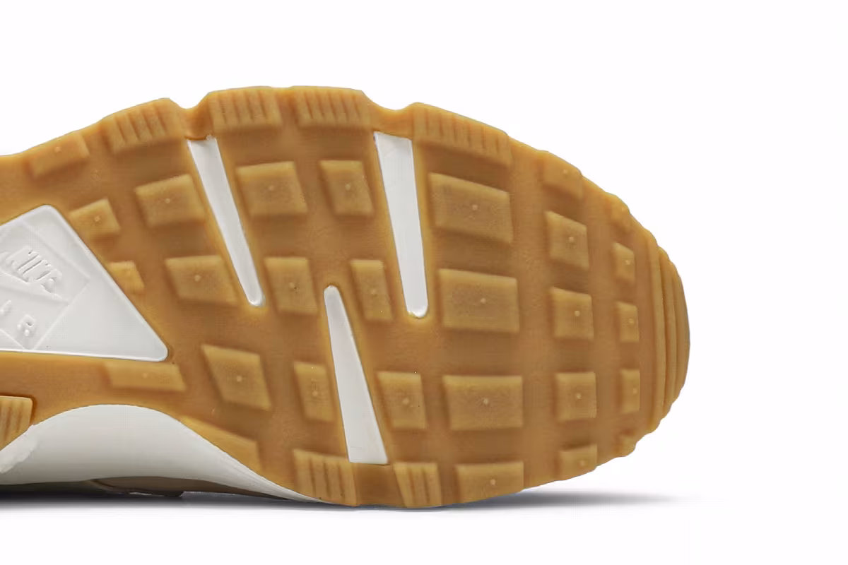 Nike Women's Huarache Run Bio Beige, view 6