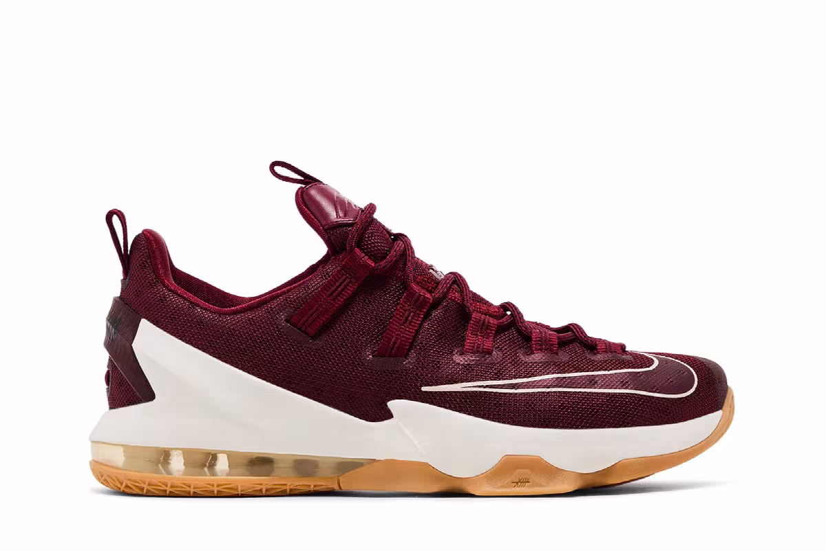 Nike LeBron 13 Low Team Red, view 2