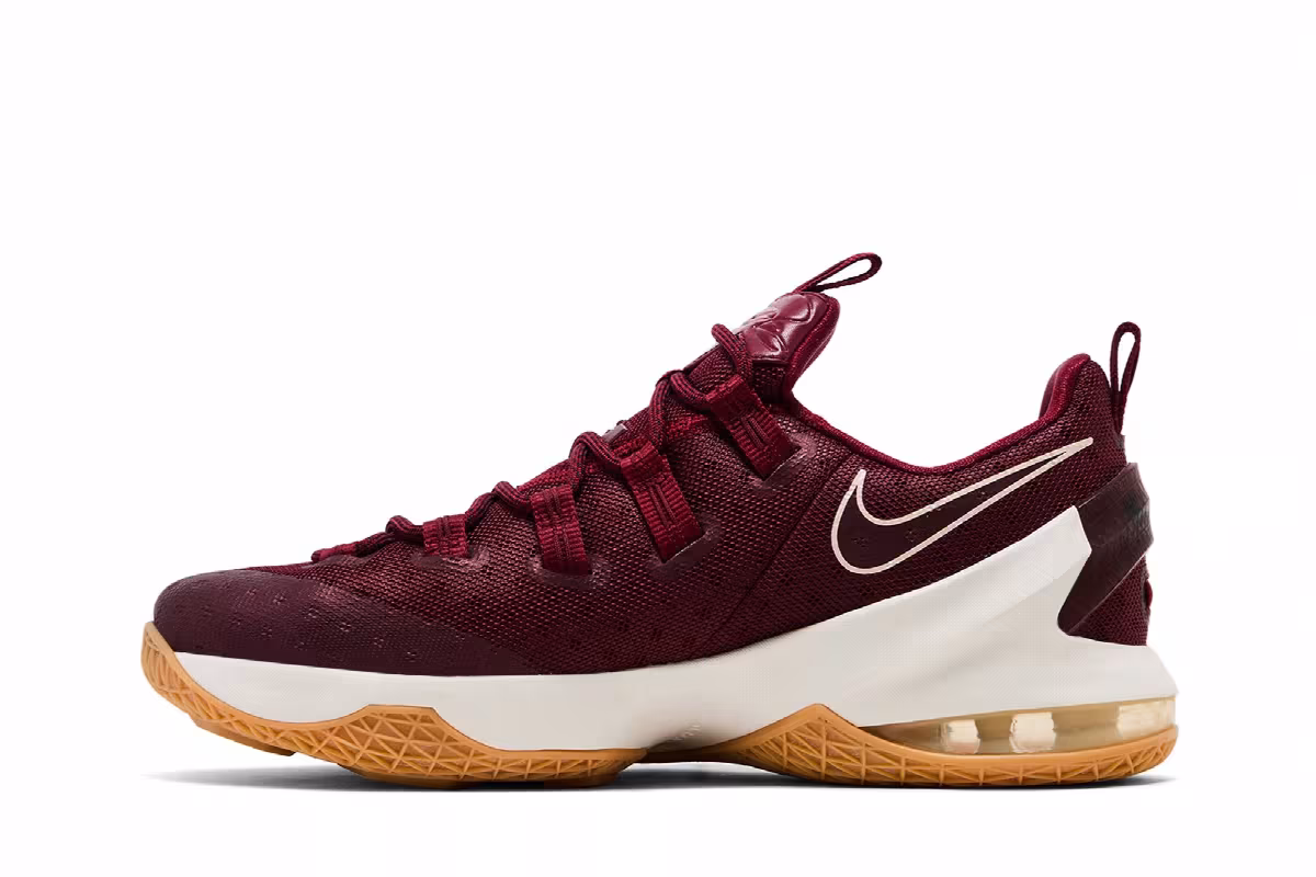 Nike LeBron 13 Low Team Red, view 4