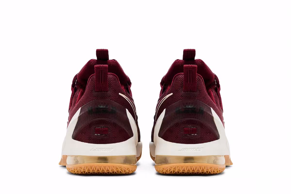 Nike LeBron 13 Low Team Red, view 7