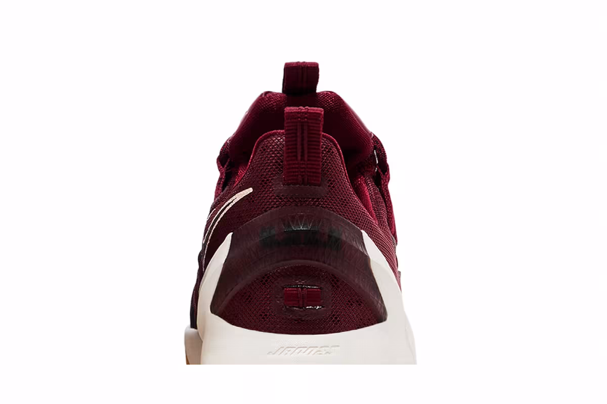 Nike LeBron 13 Low Team Red, view 8
