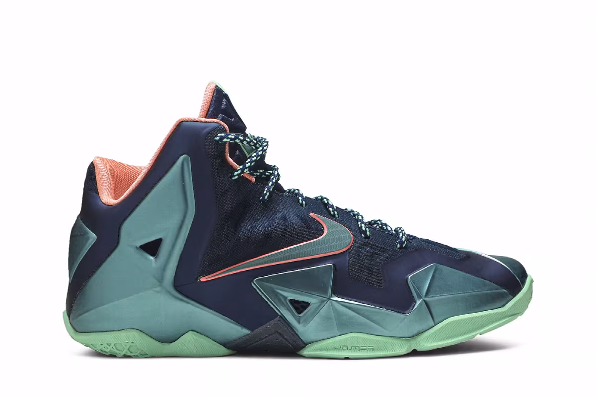 Nike LeBron 11 GS Miami vs Akron, view 2