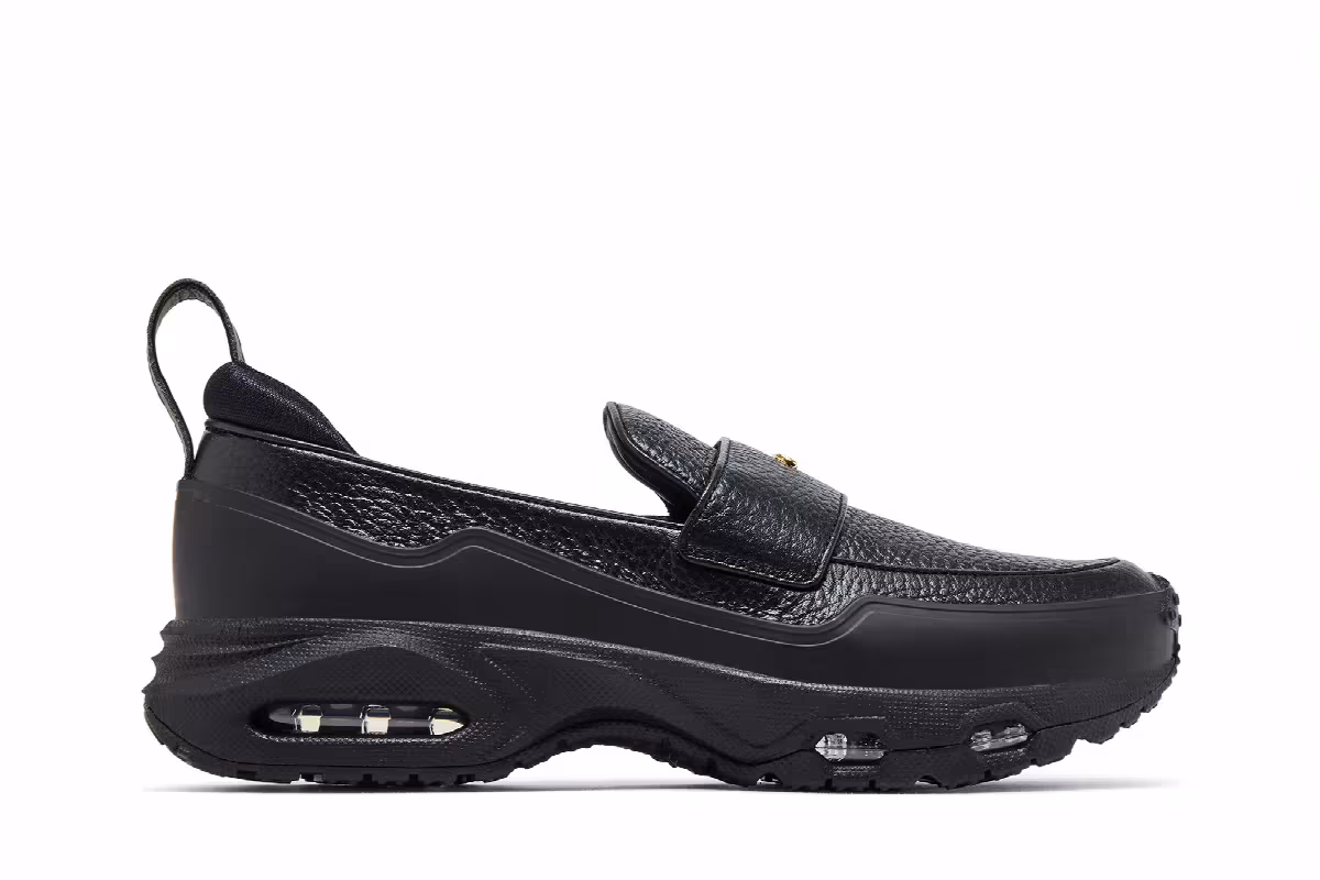 Nike Women's Air Max Phenomena Black Metallic Gold, view 2