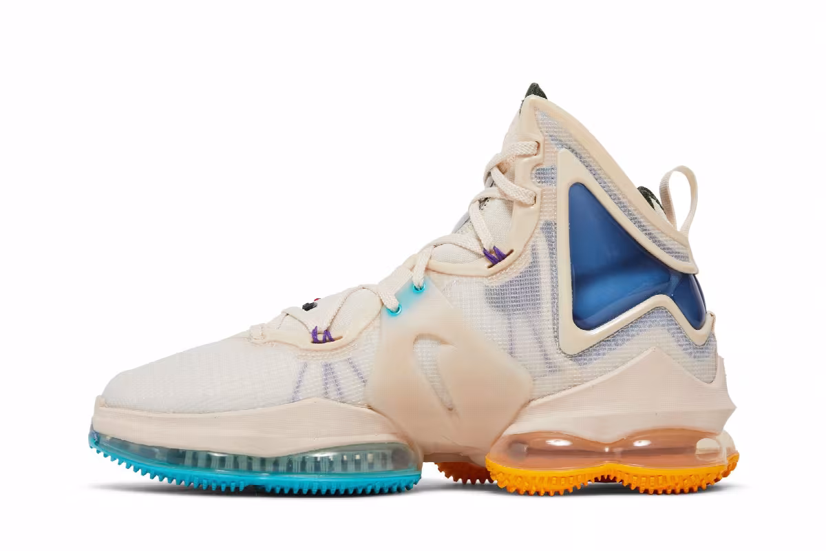 Nike LeBron 19 Minneapolis Lakers, view 4