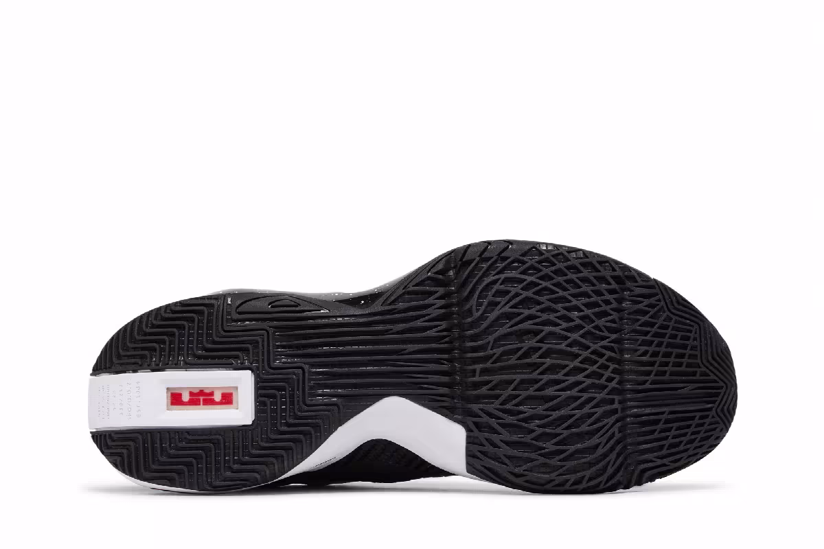 Nike LeBron Soldier 14 Black White, view 5