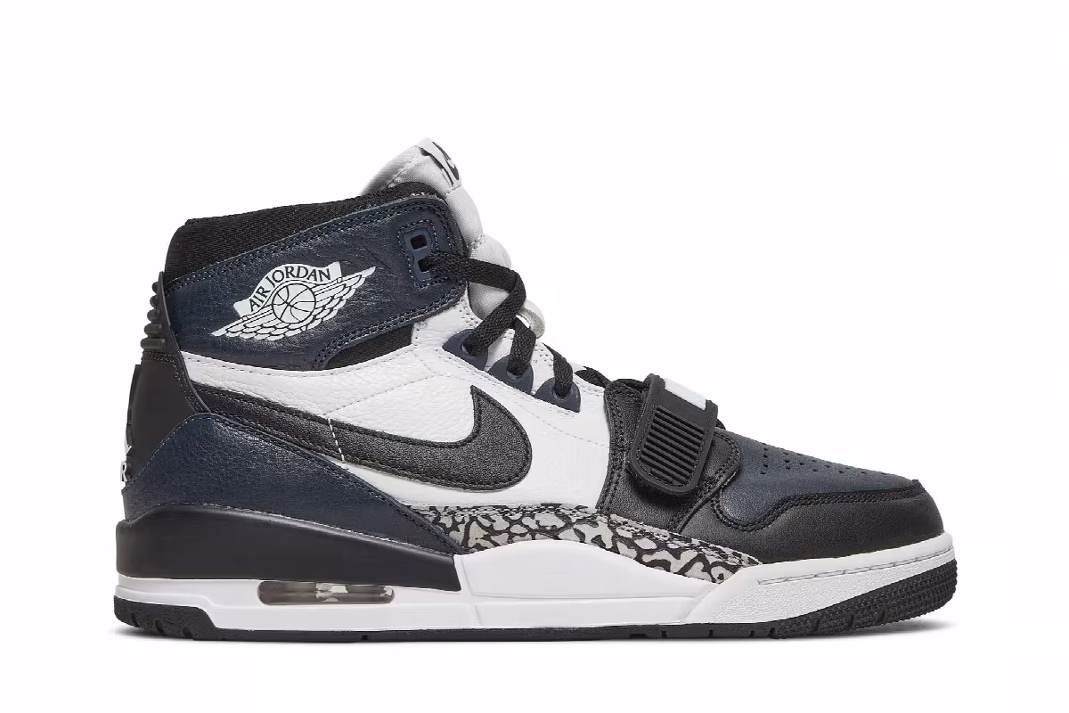 Air Jordan Legacy 312 Midnight Navy, view 2