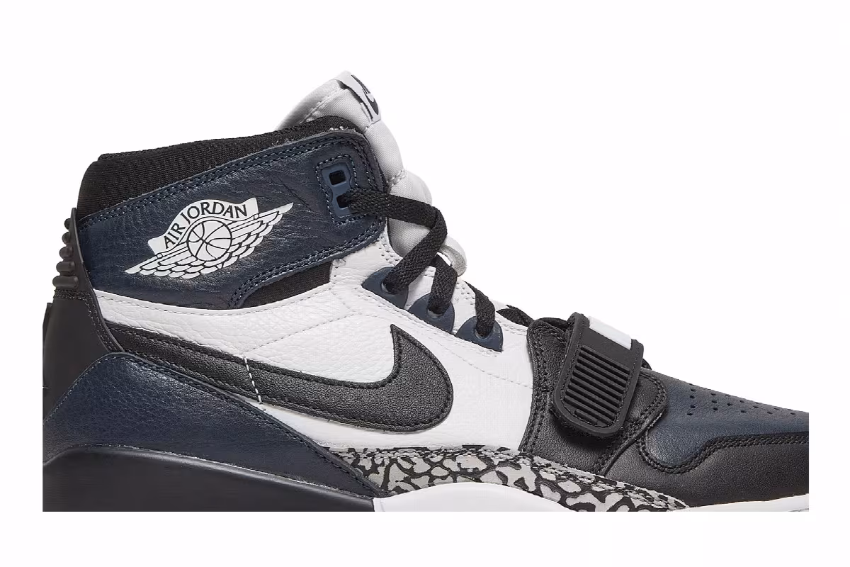 Air Jordan Legacy 312 Midnight Navy, view 3