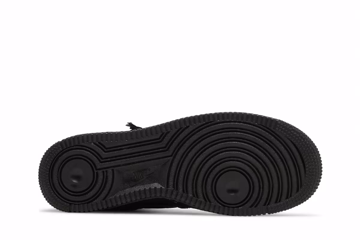 Air Jordan Air Force 1 High LE GS Triple Black, view 5