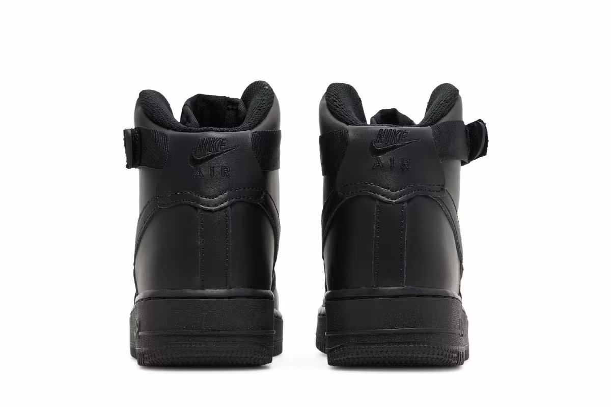 Air Jordan Air Force 1 High LE GS Triple Black, view 7