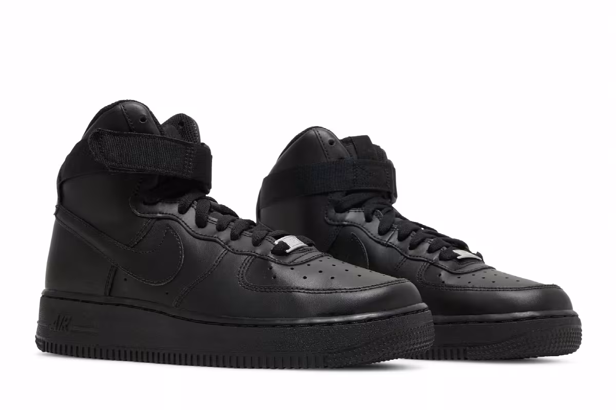 Air Jordan Air Force 1 High LE GS Triple Black, view 9