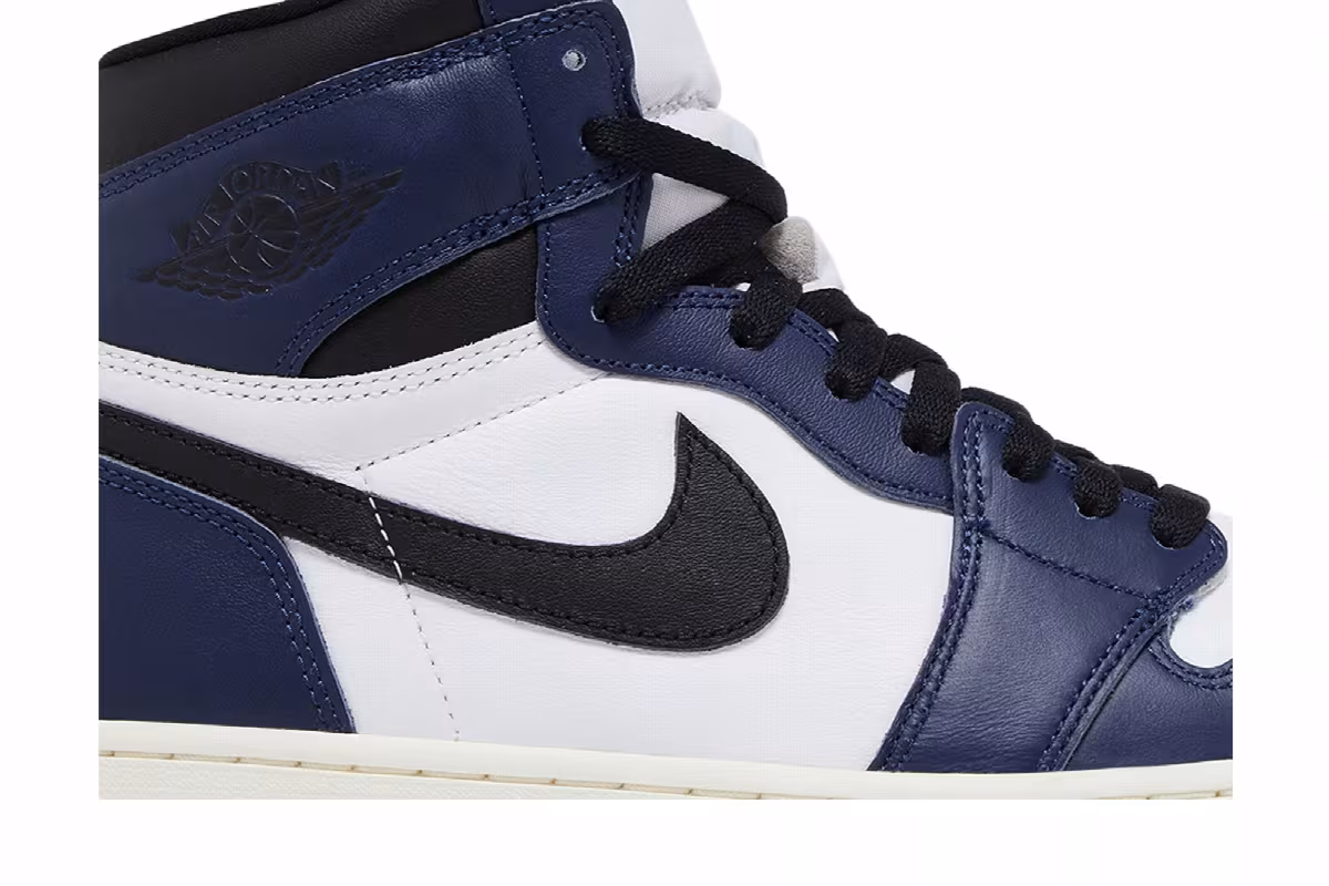 Air Jordan 1 High OG Midnight Navy, view 3