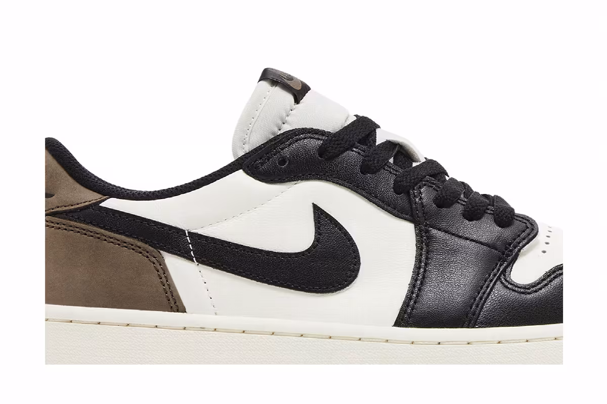 Air Jordan 1 Low OG Mocha, view 3