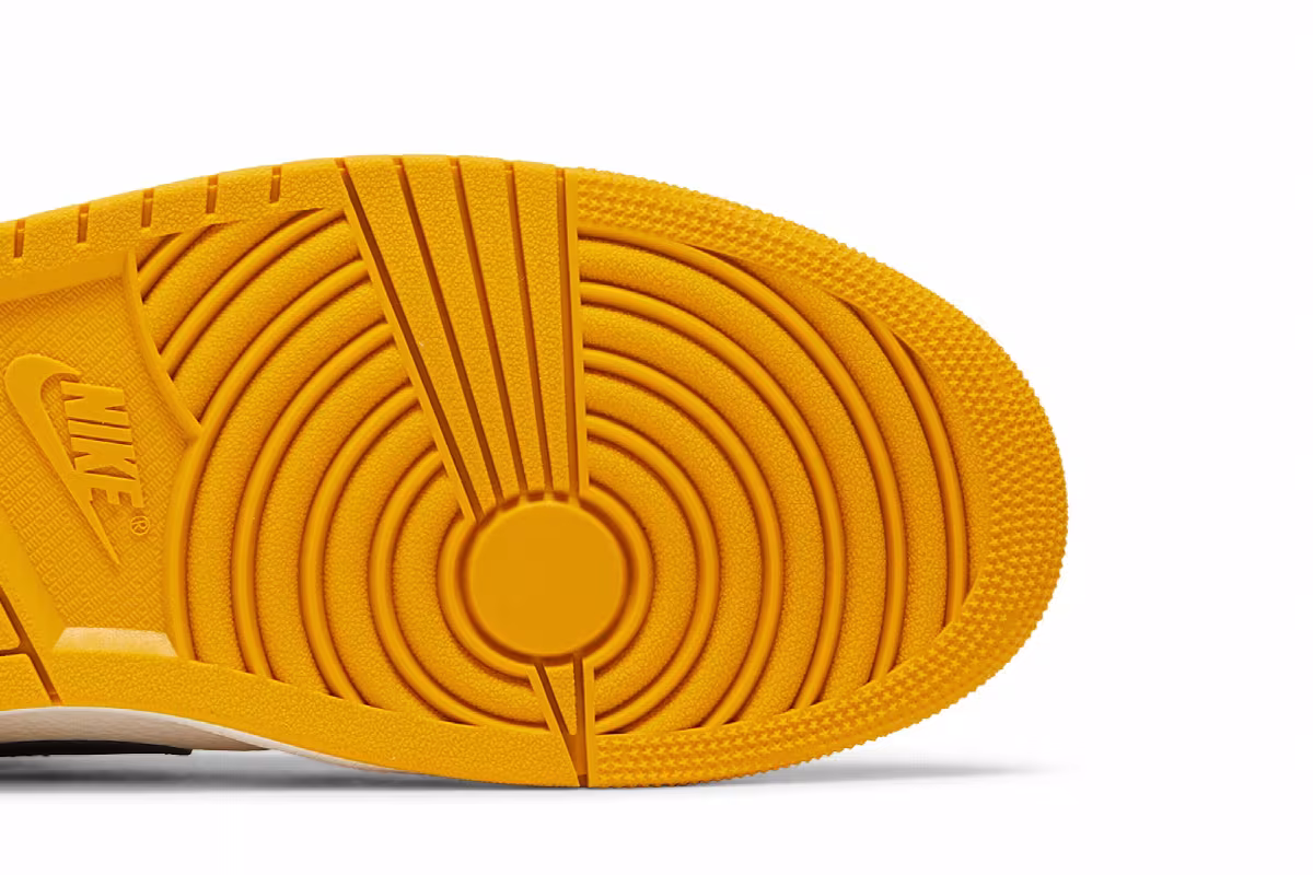 Air Jordan 1 High OG Yellow Ochre, view 6