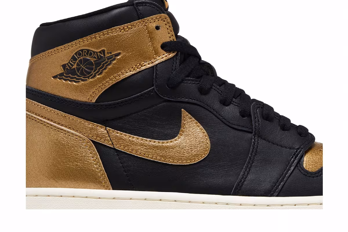 Air Jordan 1 High OG Black Gold, view 3