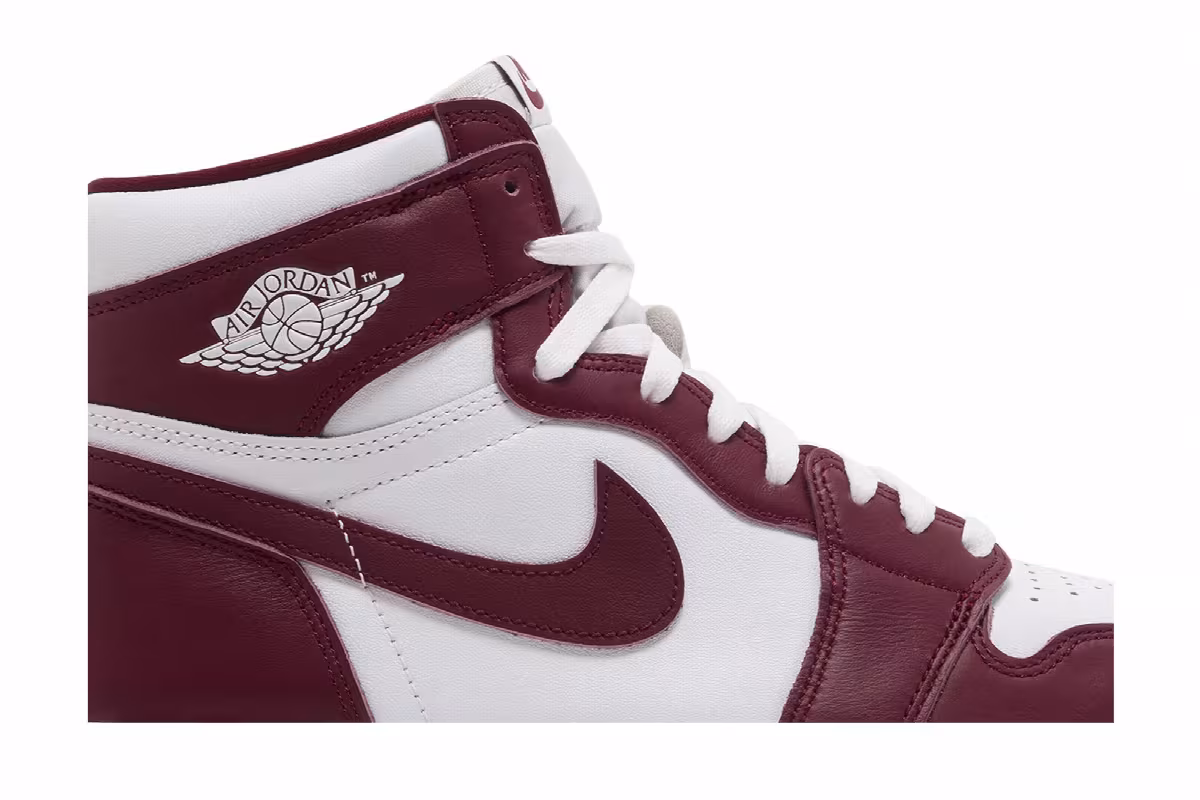Air Jordan 1 High OG Artisanal Red, view 3