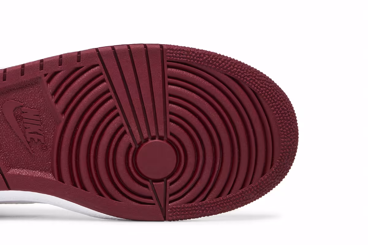 Air Jordan 1 High Metallic Burgundy, view 6