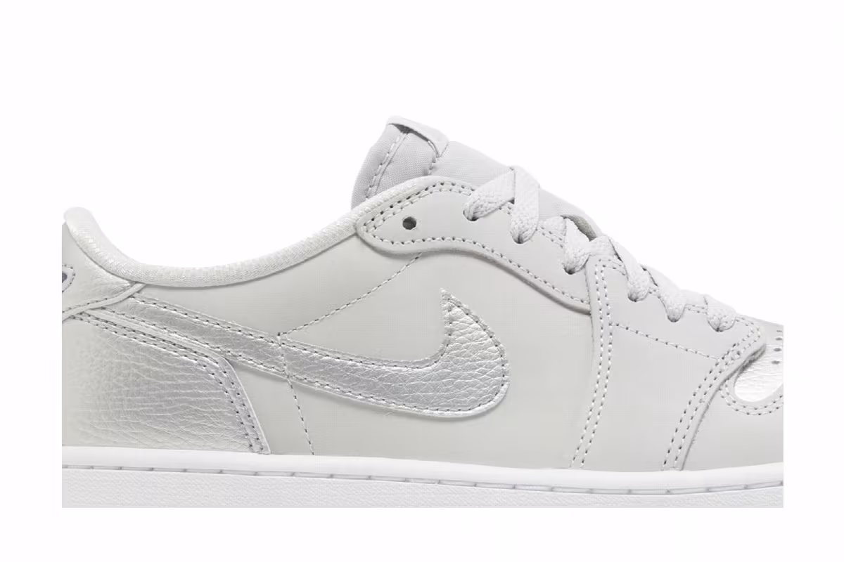 Air Jordan 1 Low OG Metallic Silver, view 3