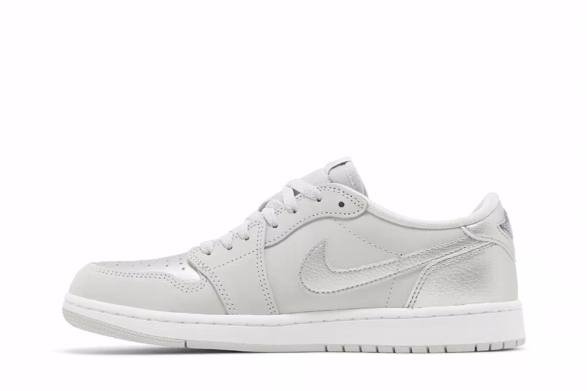 Air Jordan 1 Low OG Metallic Silver, view 4