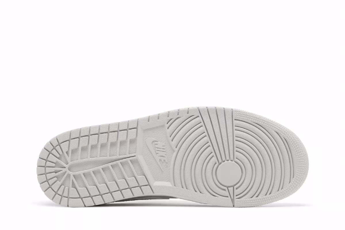 Air Jordan 1 Low OG Metallic Silver, view 5