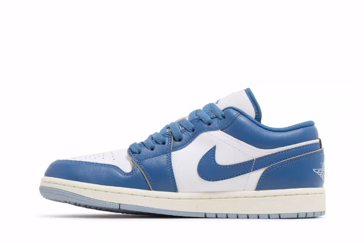Air Jordan 1 Low SE Industrial Blue, view 4