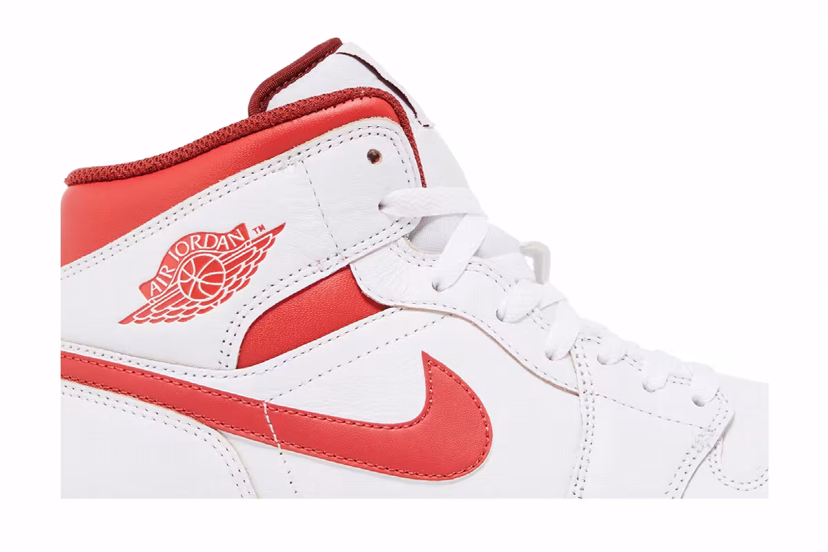 Air Jordan 1 Mid SE White Dune Red, view 3