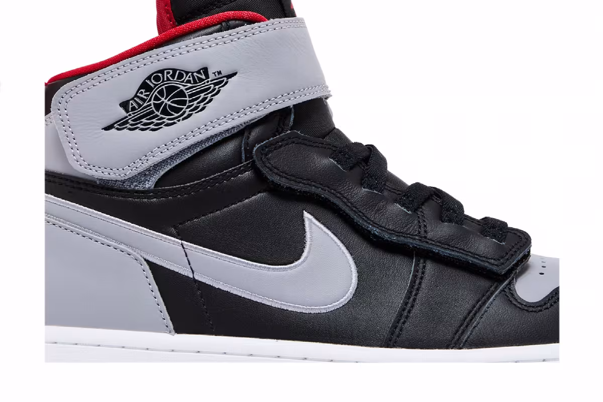 Air Jordan 1 High FlyEase Black Cement, view 3