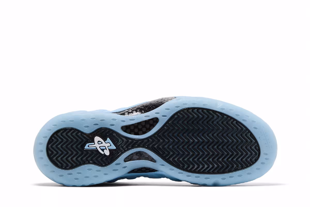 Nike Air Foamposite One Psychic Blue, view 5