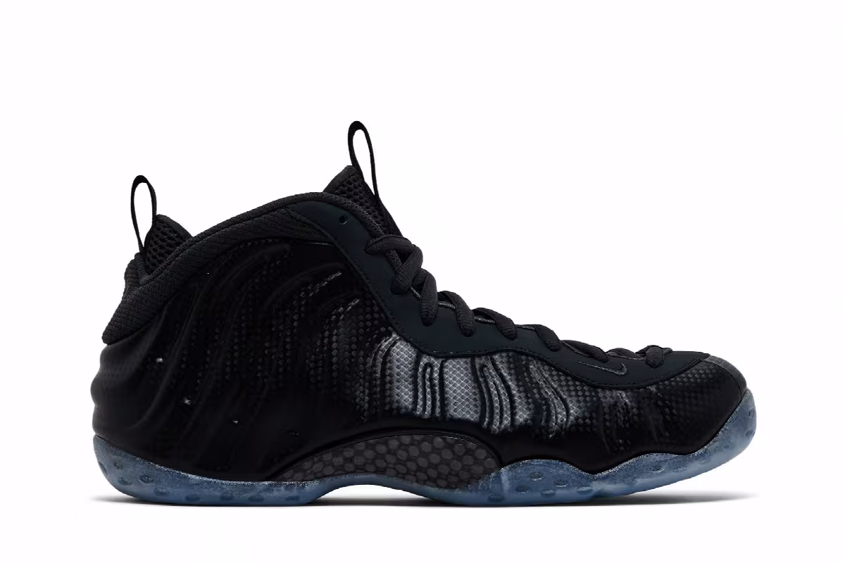 Nike Air Foamposite One Carbon Fiber, view 2