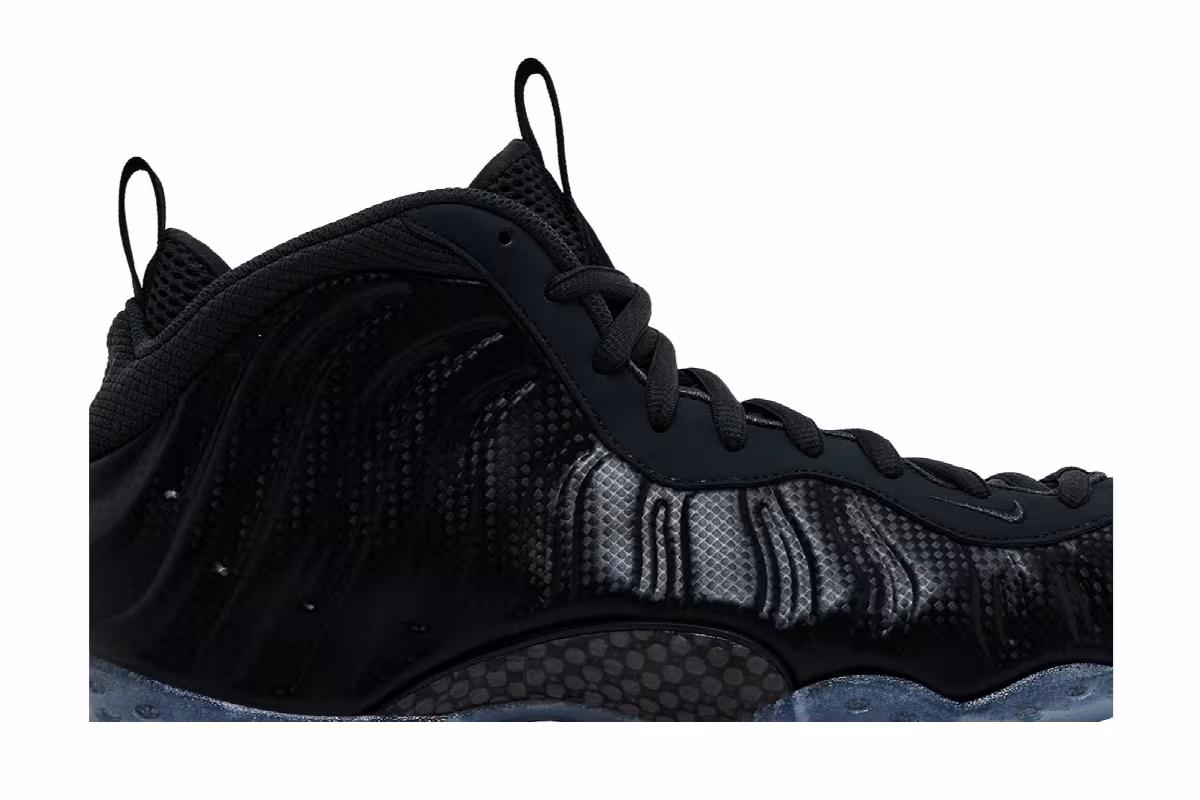 Nike Air Foamposite One Carbon Fiber, view 3