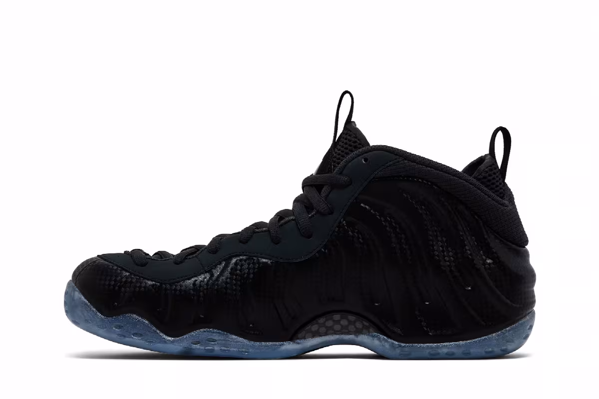 Nike Air Foamposite One Carbon Fiber, view 4