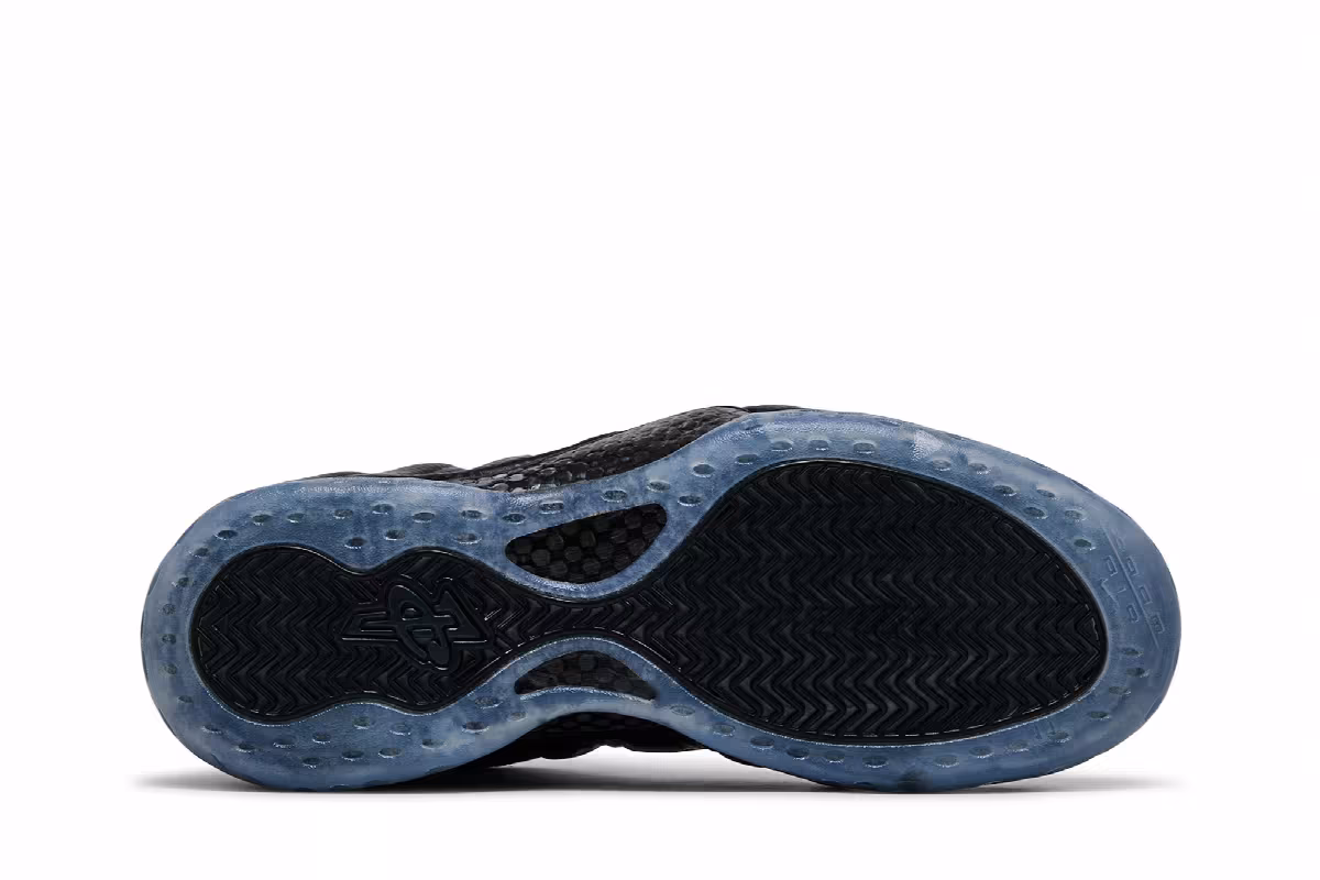 Nike Air Foamposite One Carbon Fiber, view 5