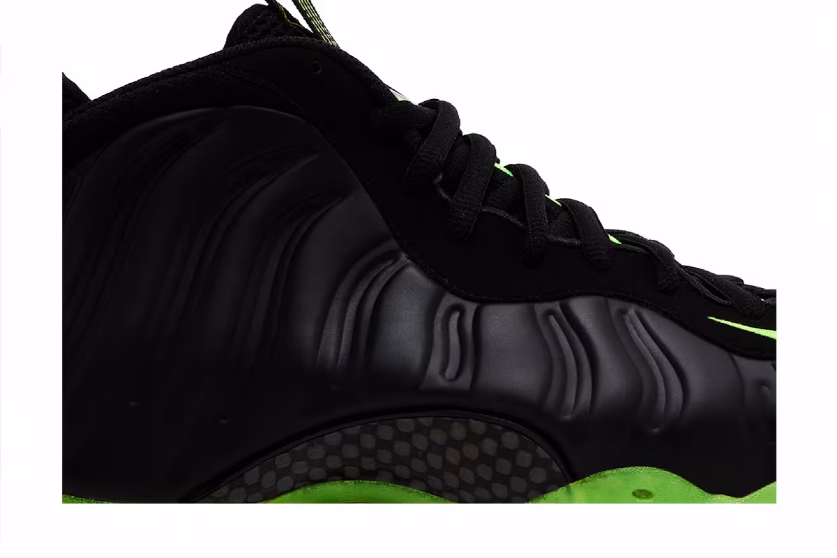 Nike Air Foamposite One Black Volt, view 3