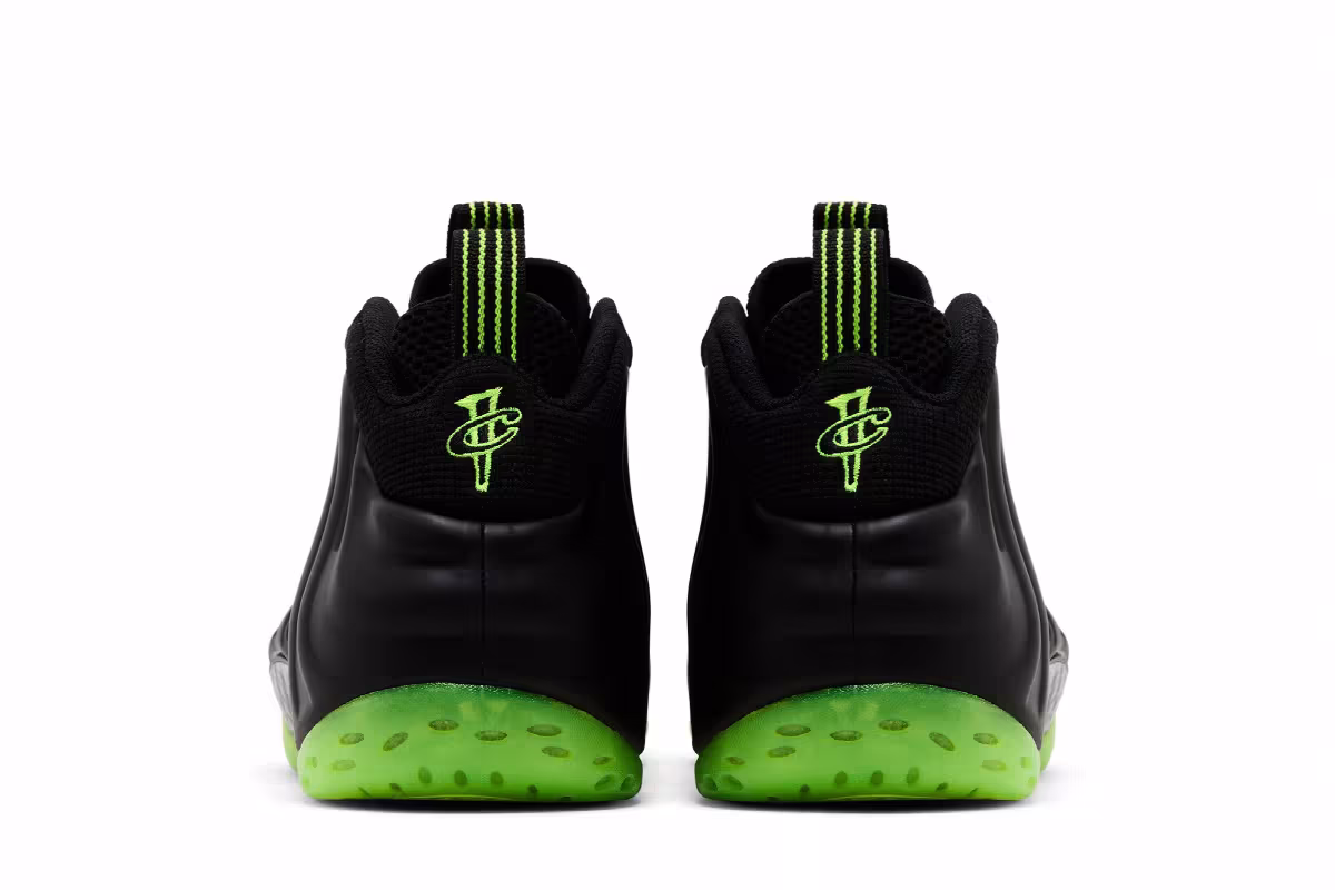 Nike Air Foamposite One Black Volt, view 7