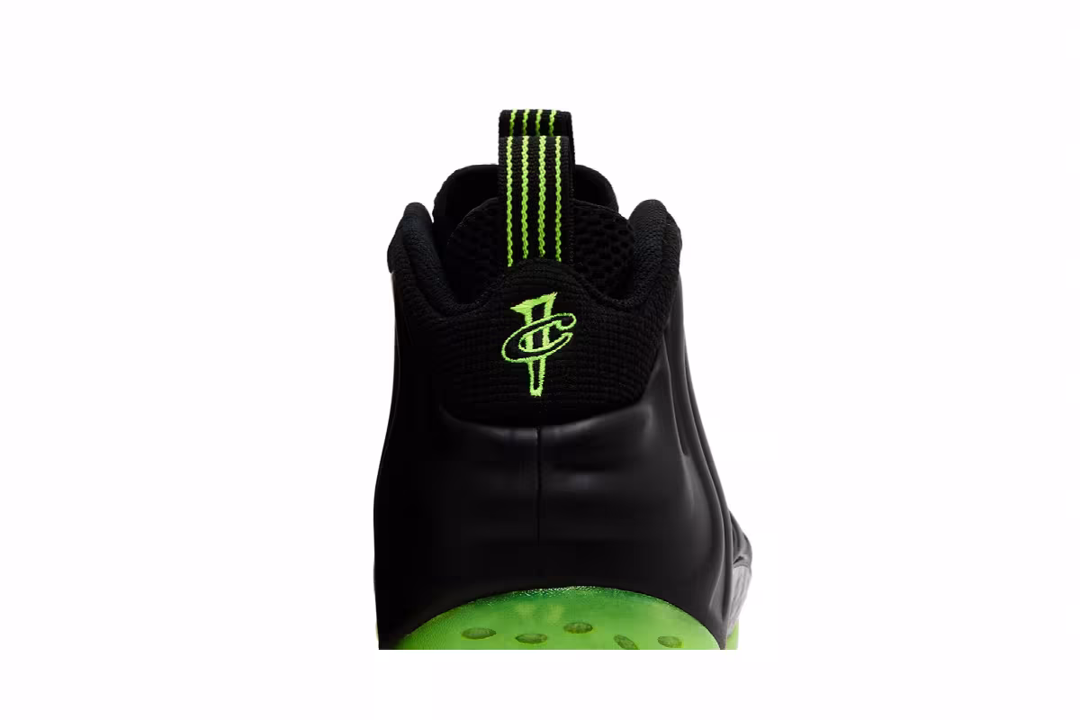 Nike Air Foamposite One Black Volt, view 8