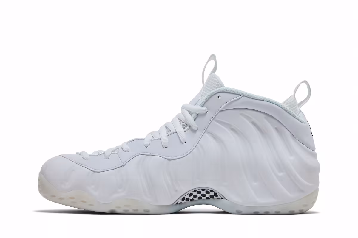 Nike Air Foamposite One Triple White, view 4