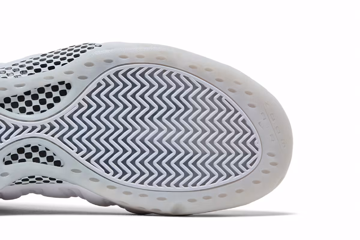Nike Air Foamposite One Triple White, view 6