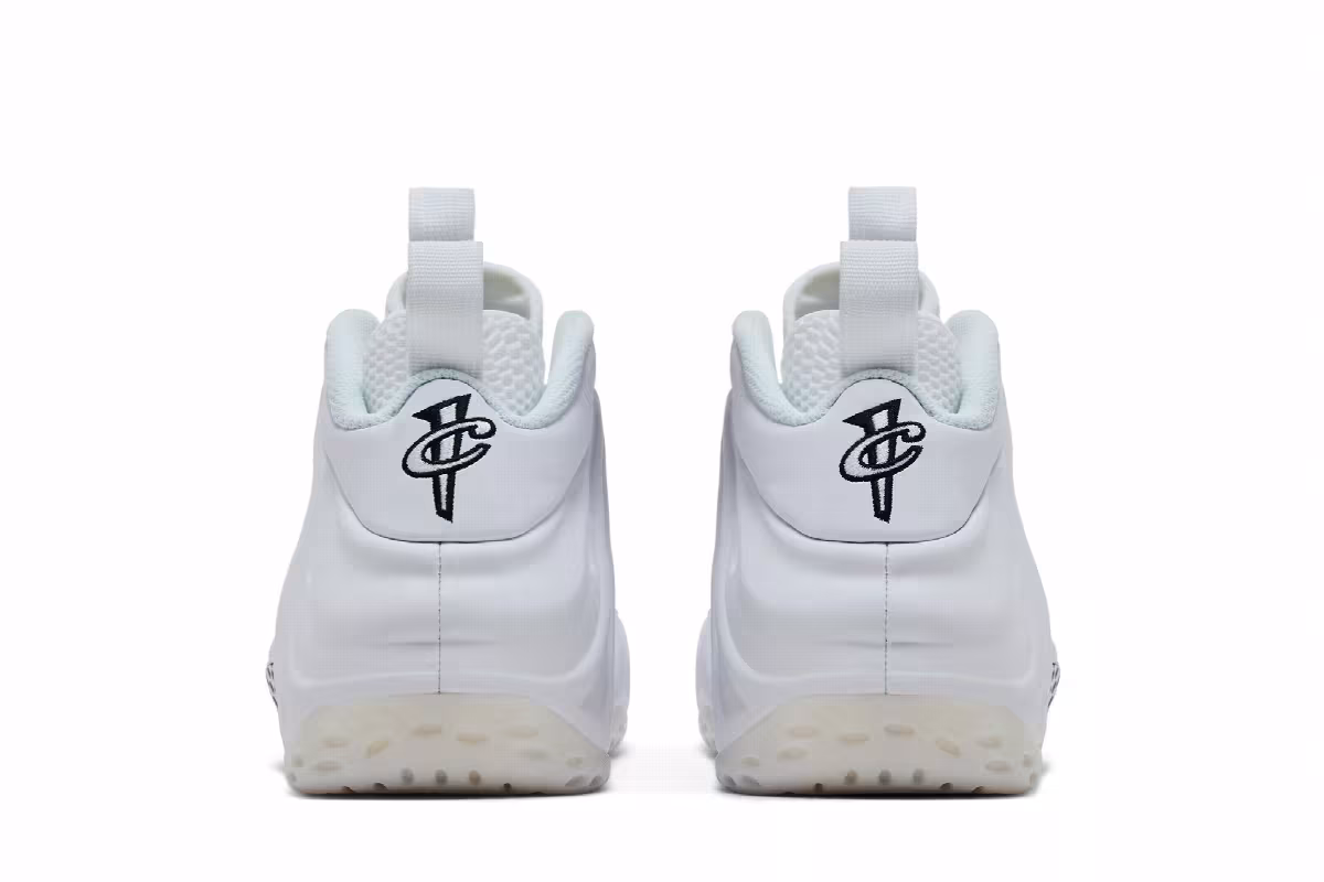 Nike Air Foamposite One Triple White, view 7