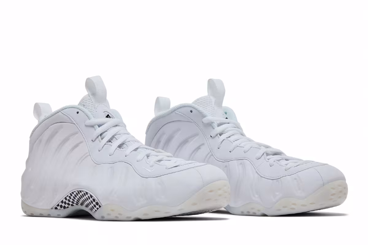 Nike Air Foamposite One Triple White, view 9