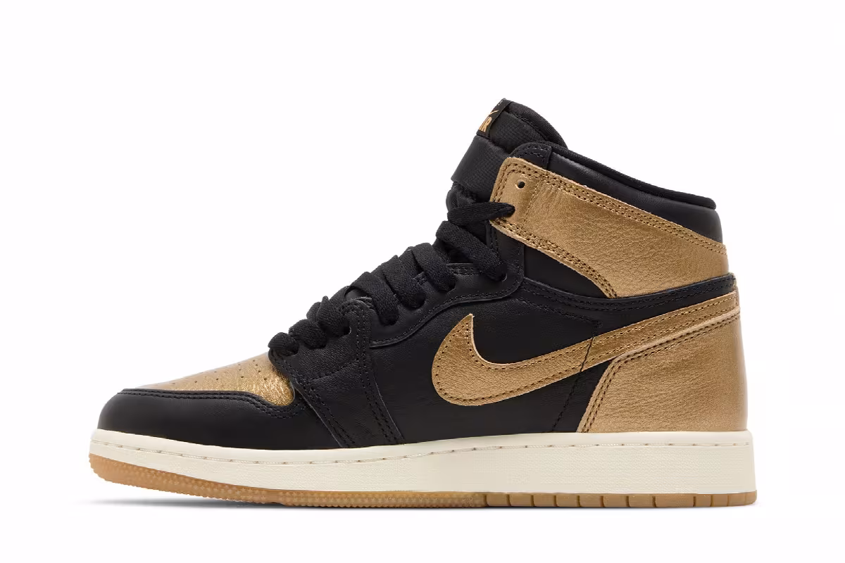 Air Jordan 1 High OG GS Black Gold, view 4