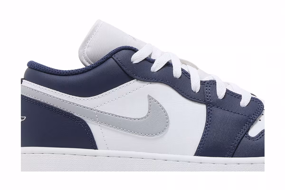 Air Jordan 1 Low GS Midnight Navy Wolf Grey, view 3