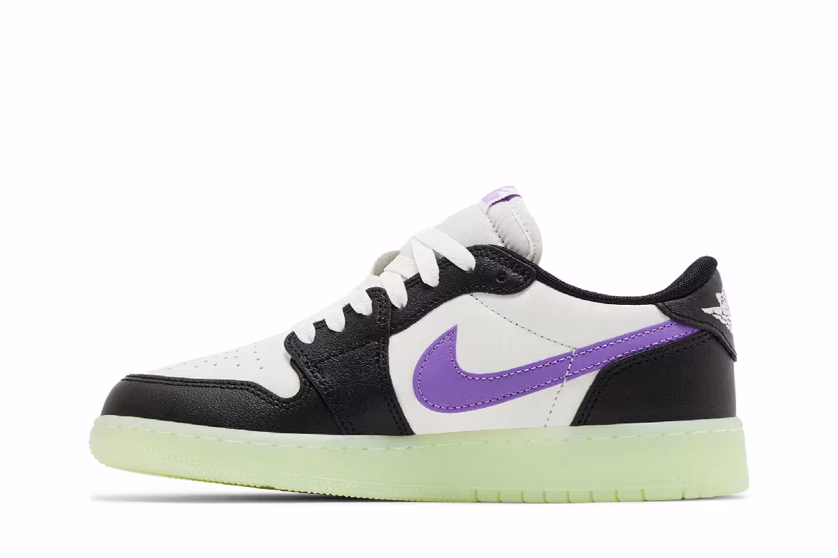 Air Jordan 1 Low OG GS Black Raspberry, view 4