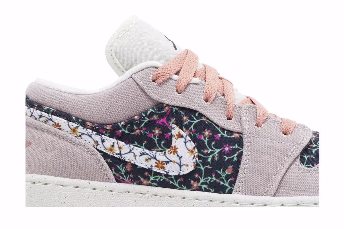 Air Jordan 1 Low SE GS Floral, view 3